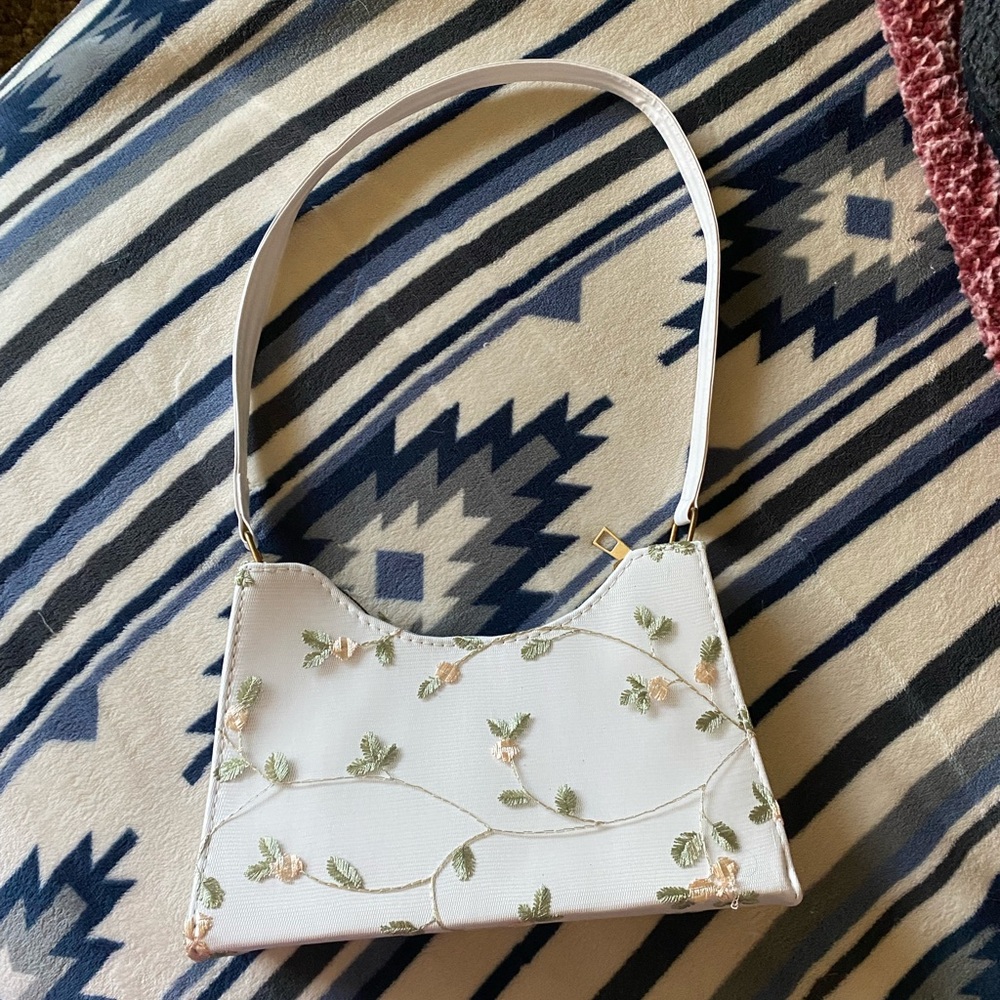 White Floral Embroidered bag